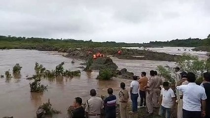 मौत को गले लगाकर लौटे 4 दोस्त, माता-पिता की प्रार्थना से बची जान- देखें वीडियो