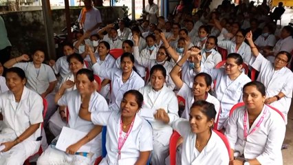 अनिश्चितकालीन हड़ताल पर नर्सिंग स्टाफ, फील्ड वर्करों को किया अस्पताल में तैनात