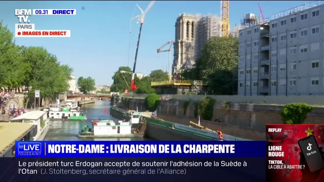 Les charpentes de Notre-Dame de Paris arrivent sur le chantier par la Seine