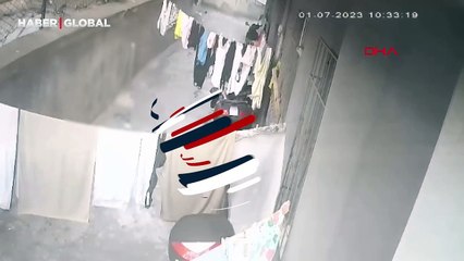 Bağcılar'da skandal anlar: Eve girdi seçtiği iç çamaşırlarını çaldı