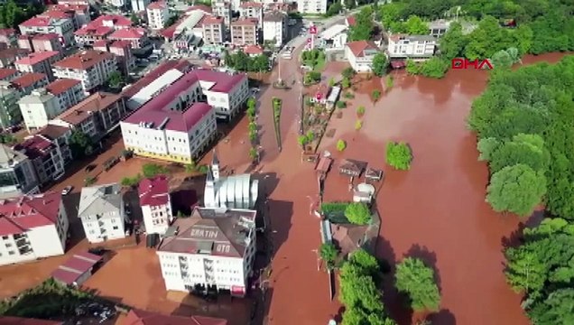 Karadeniz'de sel mücadelesi! Ev ve iş yerleri çamurla kaplandı, kayıp 1 kişi aranıyor