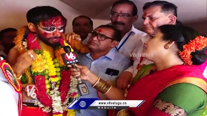 Software Pothuraju _ Teenmaar Chandravva Interact With Pothuraju _ Bonalu 2023 _ V6 News