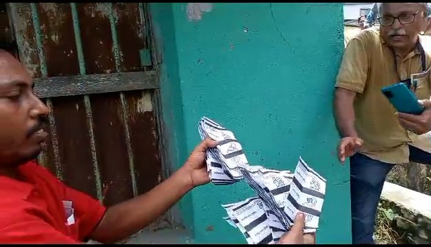 এবার তৃণমূলের বিরুদ্ধে সিপিএমের ব্যালট পেপার ফেলে দেওয়ার অভিযোগ হাওড়ার জগাছায়! | Oneindia Bengali