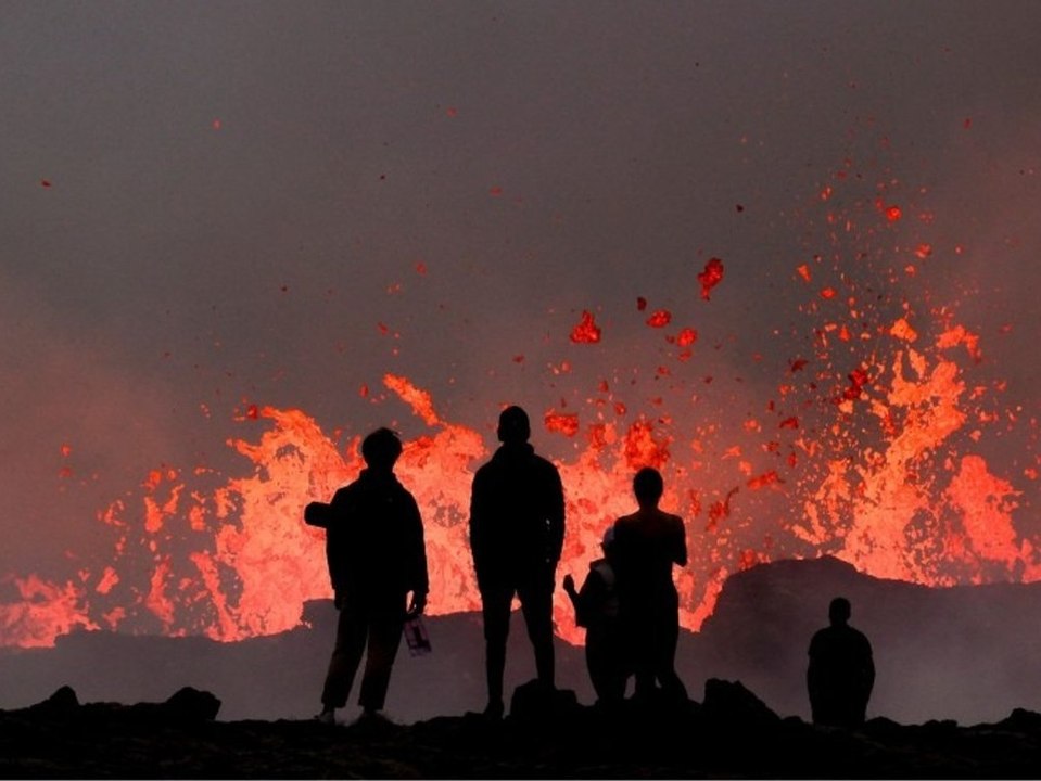 Vulkanausbruch in Island: Behörden warnen vor giftigen Gasen