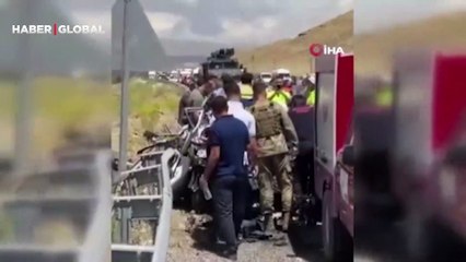 Van'da askeri araçla otomobil çarpıştı! Bir kişi öldü, 12 asker yaralı