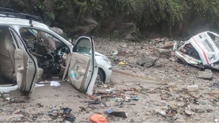 Gangotri में गाड़ियों पर गिरा पहाड़ का मलबा, MP के 2 लोगों की मौत, कई घायल