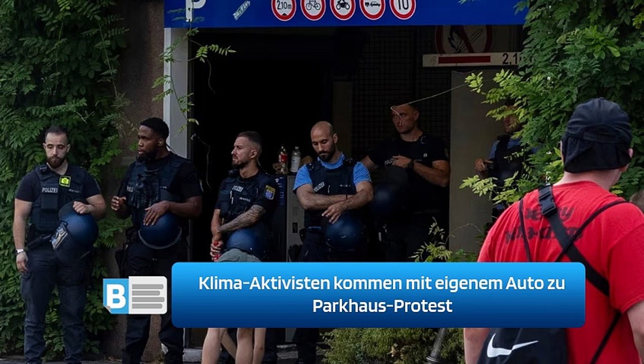 Klima-Aktivisten kommen mit eigenem Auto zu Parkhaus-Protest