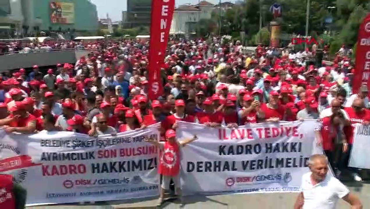 Les travailleurs membres du Syndicat général de l'emploi affilié à DISK ont quitté leur emploi.