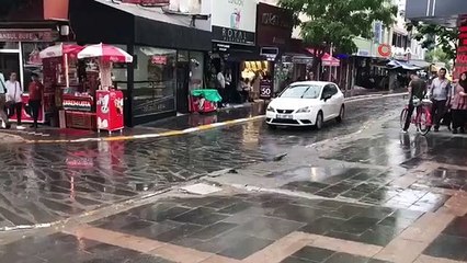 Es regnete in Iğdır, wo sengende Hitze herrscht.