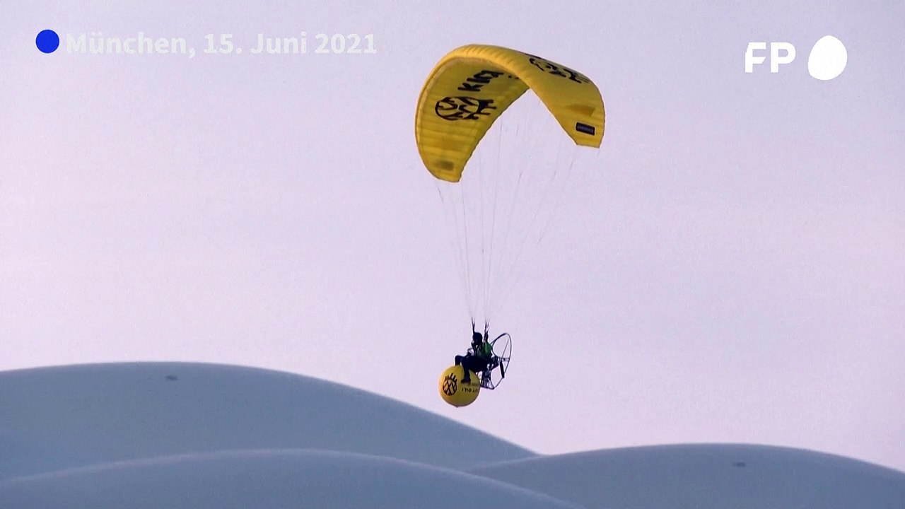 Gleitschirm-Aktion bei EM: Greenpeace-Aktivist verurteilt