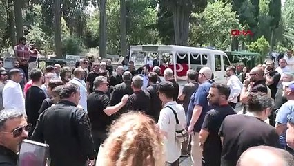 Dernier aurevoir! Özkan Uğur a été enterré au cimetière de Karacaahmet