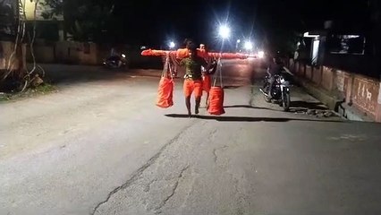 70 लीटर जल उठाकर शिव भक्त कैलाश गुफा के लिए रवाना