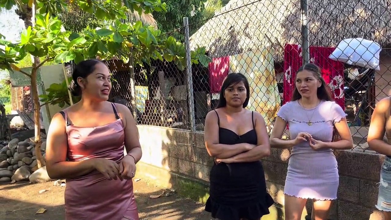 JESSICA GUARDADO También Sabe Mover Sus Caderas - Nereida Dice que No Sabe Moverse