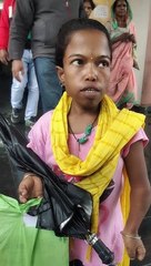 गरीबी रेखा कार्ड बनाने भटक रही छोटे कद की बहनें