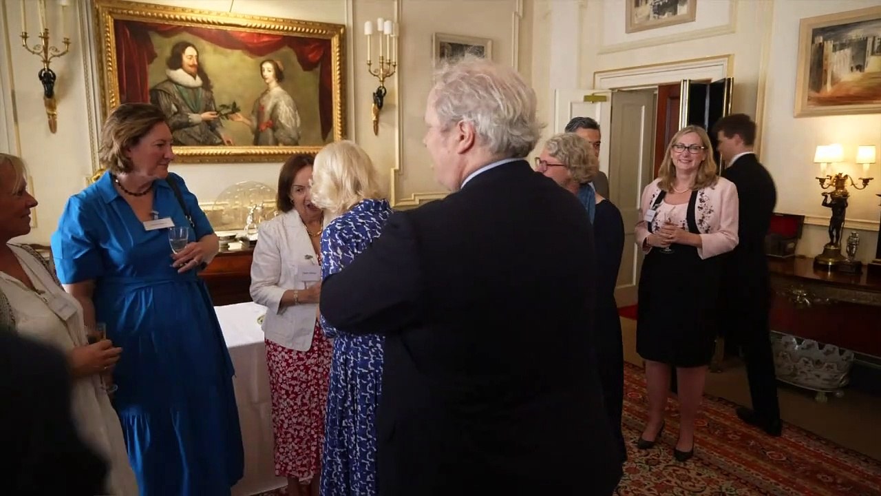 Queen celebrates 15th anniversary of writing charity