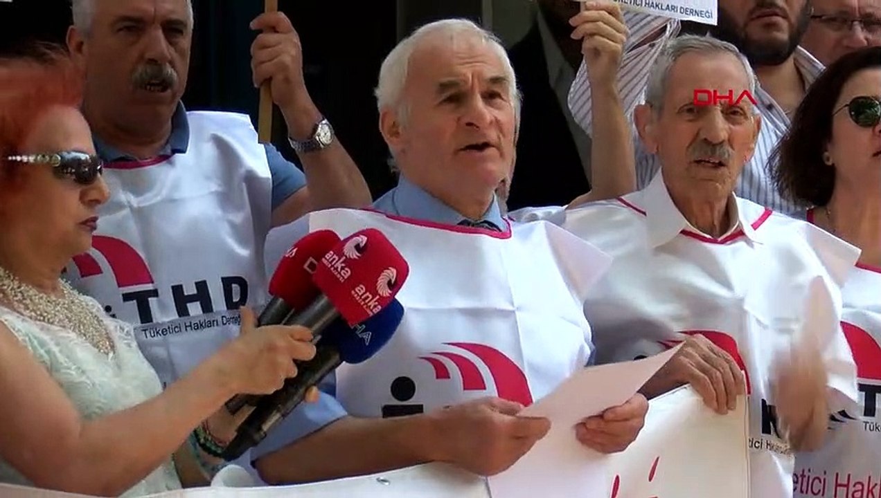 Tüketici Hakları Derneği Üyeleri Vergi ve Fiyat Artışlarına Tepki Gösterdi