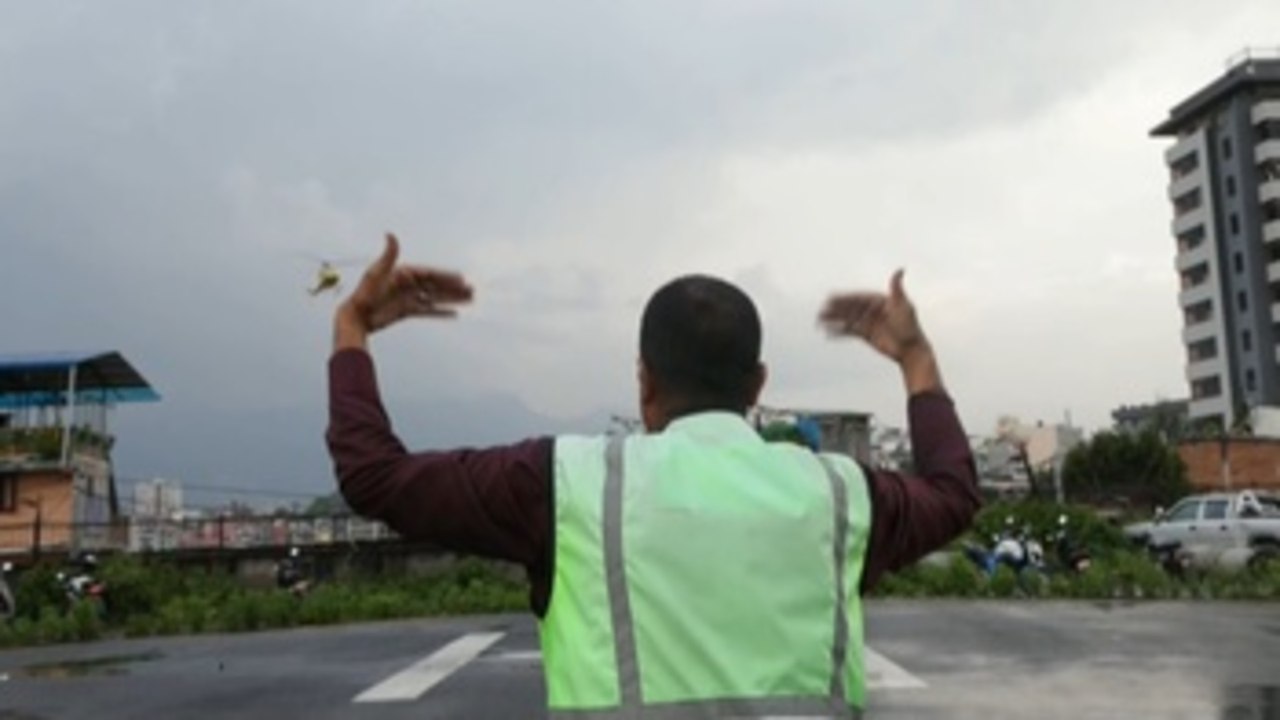 Trasladan a Katmandú los cuerpos de las víctimas del helicóptero estrellado en Nepal