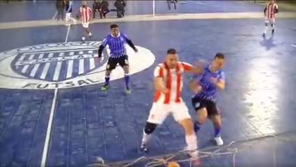 Un jugador de futsal fue suspendido por 10 años tras pegarle un terrible codazo a un rival