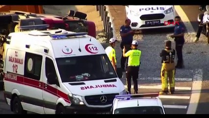 Eyüpsultan'da Çakıl Yüklü Kamyon Devrildi: 2 Yaralı