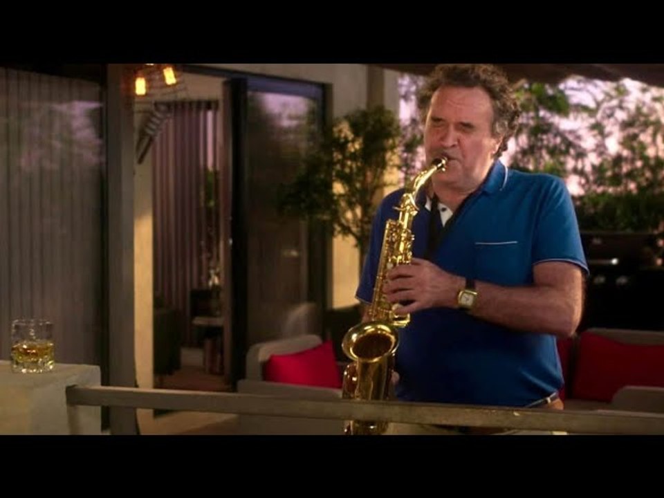 Grégoire Bonnet (Philippe) : le comédien de Scènes de ménages joue vraiment du saxophone ?