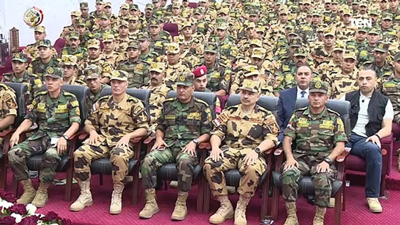 الفريق أول محمد زكى القائد العام للقوات المسلحة يلتقى عددًا من مقاتلى القوات الخاصة