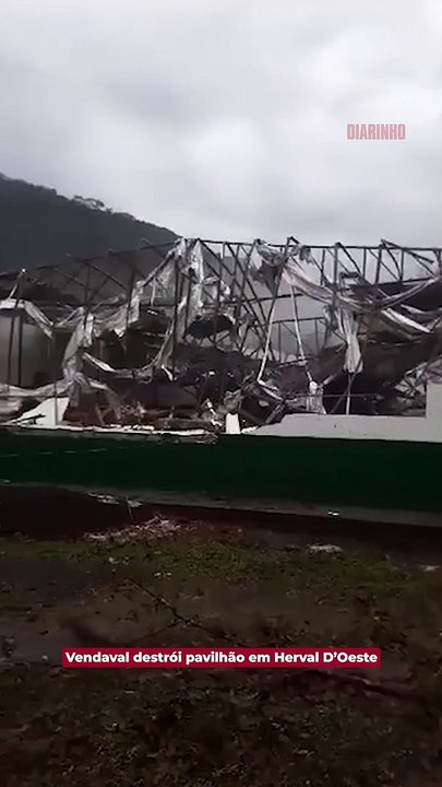 Vendaval destrói pavilhão em SC