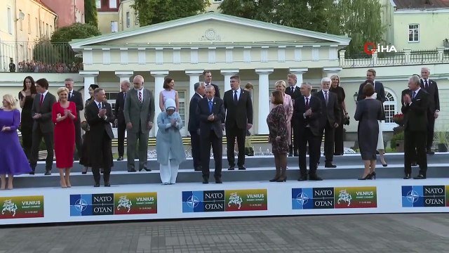 NATO zirvesi bitti, liderler yemekte buluştu! Erdoğan çifti resepsiyona böyle geldi