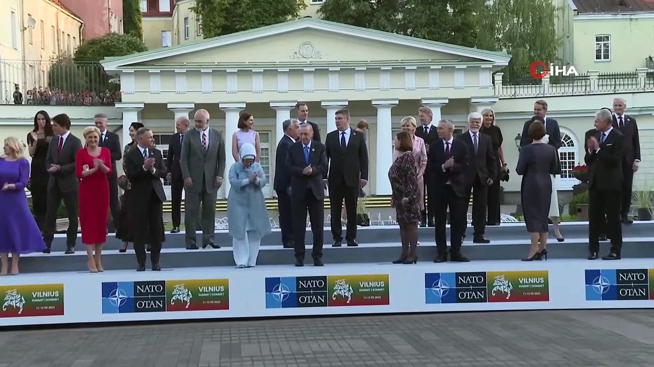 NATO zirvesi bitti, liderler yemekte buluştu! Erdoğan çifti resepsiyona böyle geldi