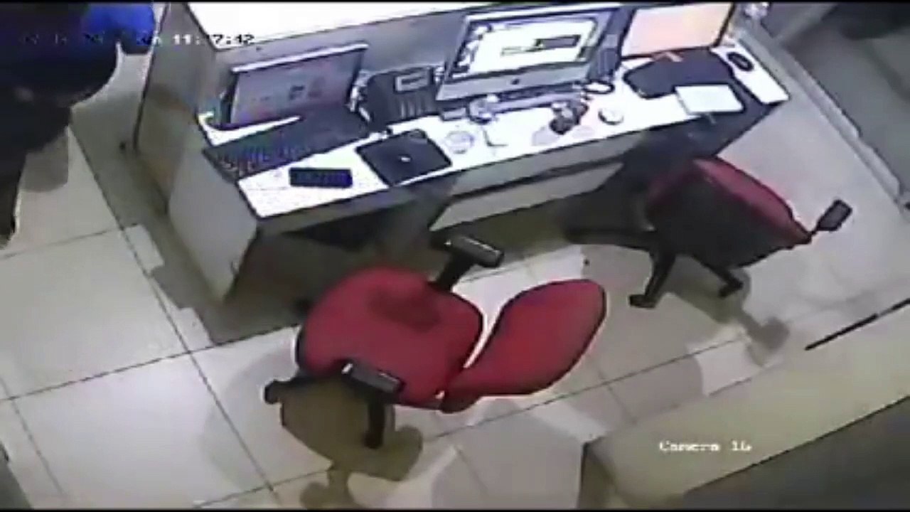 Video capta como hombre se roba celulares en SPS