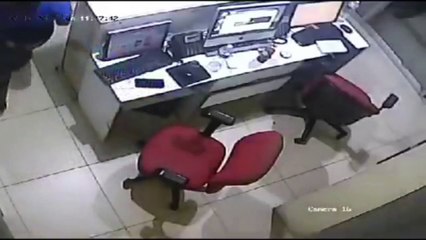 Video capta como hombre se roba celulares en SPS