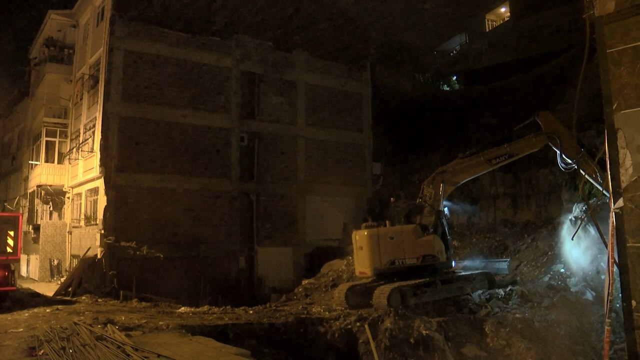 İnşaat alanındaki yanlış kazı, yan binanın duvarını yıktı