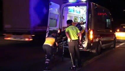 Kamyonetin kamyona çarpması sonucu sıkışan yaralıya annesinin cep telefonu teslim edildi