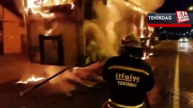25 ton kağıt balya yüklü tır alev alev yandı