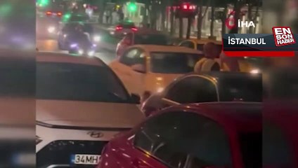 İstanbul'da dans ederek araçların önüne atladılar