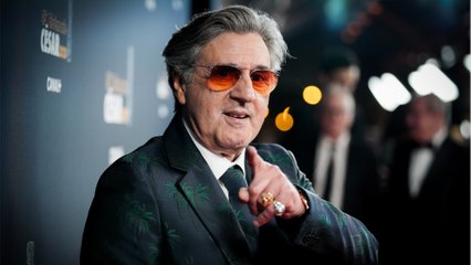 GALA VIDÉO - Daniel Auteuil goguenard sur sa vie amoureuse : « Je n’ai pas trop ramé avec les femmes "