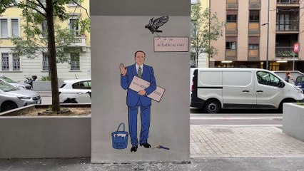 Silvio Berlusconi: terzo murales in via Volturno. E c'? la dedica ai "radical chic"