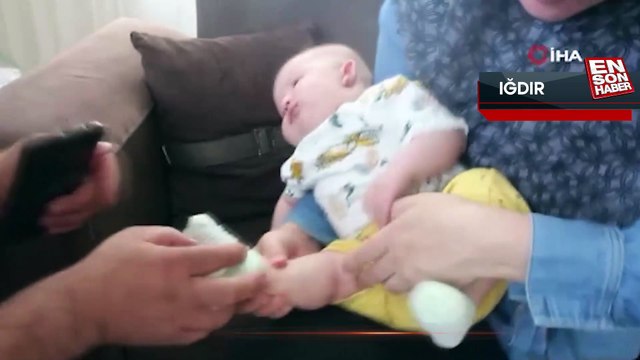 Doğduğundan beri ağlayan Adem bebeğin vücudunda enjektör iğnesi çıktı