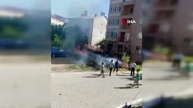 Elazığ'da korkutan yangın: Alevler evlere sıçramadan söndürüldü