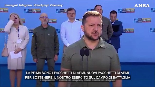 Zelensky: Discutere di garanzie di sicurezza per l'Ucraina prima che di Nato