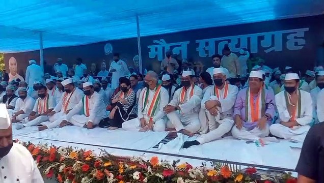 मोदी सरनेम मामला : राहुल गांधी के समर्थन में कांग्रेसियों ने किया मौन सत्याग्रह