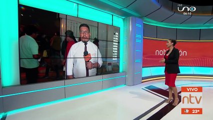 Largas filas de pacientes en busca de una ficha para atención médica