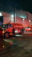 #Preliminar Intensa movilización de equipos de emergencia de Tonalá, Tlajomulco y de Estado, generó un incendio al interior de una recicladora #GuardiaNocturna