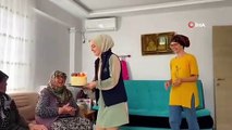 Grand-mère Pambuk, qui a eu 79 ans, a fêté son premier anniversaire