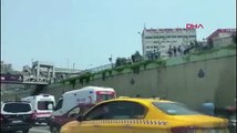İstanbul'da korku dolu anlar! Üst yoldan D-100'e otomobil düştü