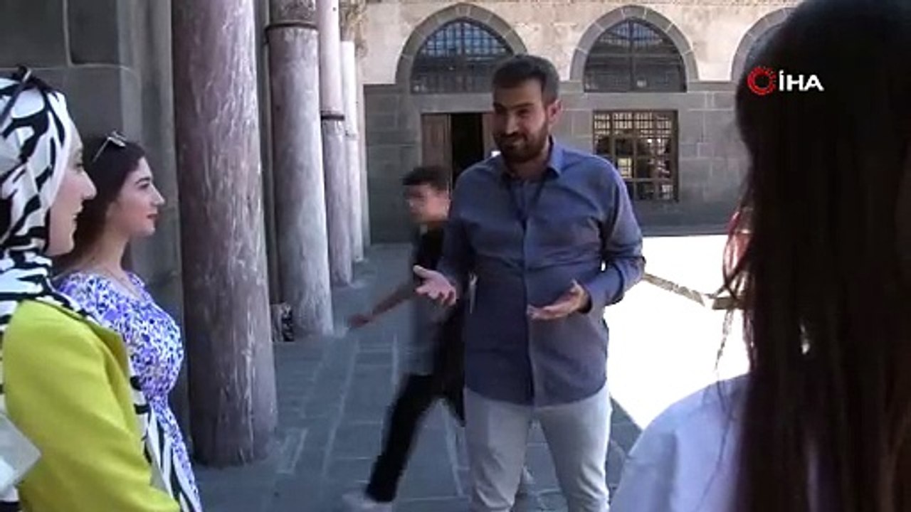 Ulu Cami’deki yılan figürü 4 farklı hikayesiyle turistlerin dikkatini çekiyor