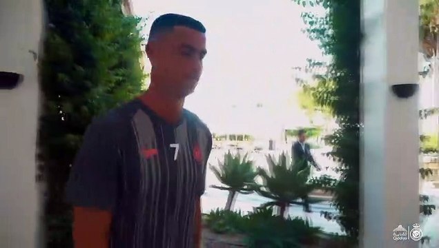 Ronaldo a de nouveau enchanté les fans de football musulmans ! Après la prosternation, maintenant tout le monde parle de la salutation qu'ils ont donnée.