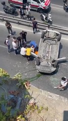 Zeytinburnu'nda üst yoldan D-100'e otomobil düştü - 1