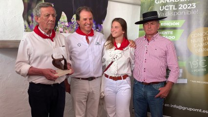 Borja Domecq recibe el trofeo 'Carriquiri' en San Fermín