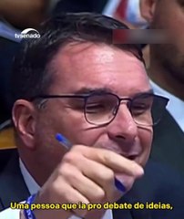 Flávio Bolsonaro quebra o silêncio e fala sobre fama miliciana da família; saiba o que ele disse