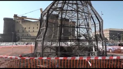 Un incendio distrugge l'opera la "Venere degli stracci" a Napoli